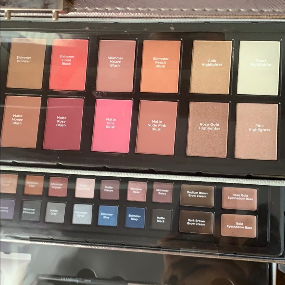 makeup set !!! - Picture 3 of 5